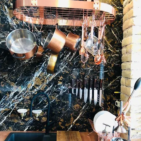 Rose Gold Studio - Luxury *